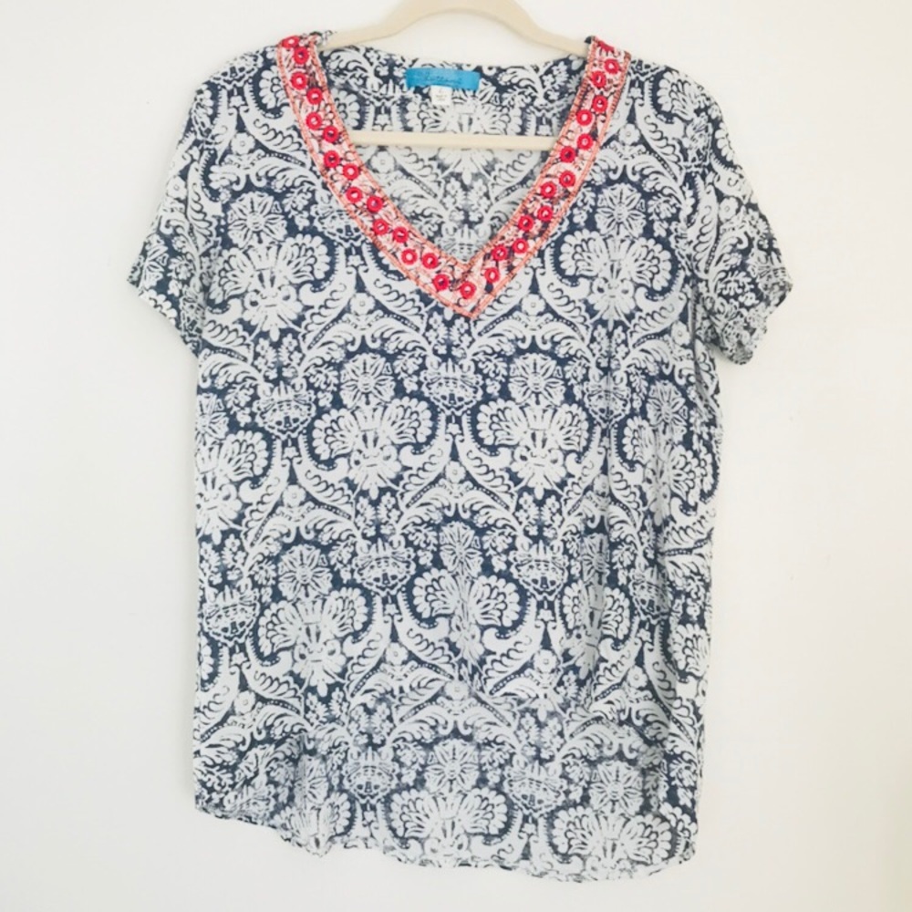 Francesca’s navy/white/coral blouse women’s size large